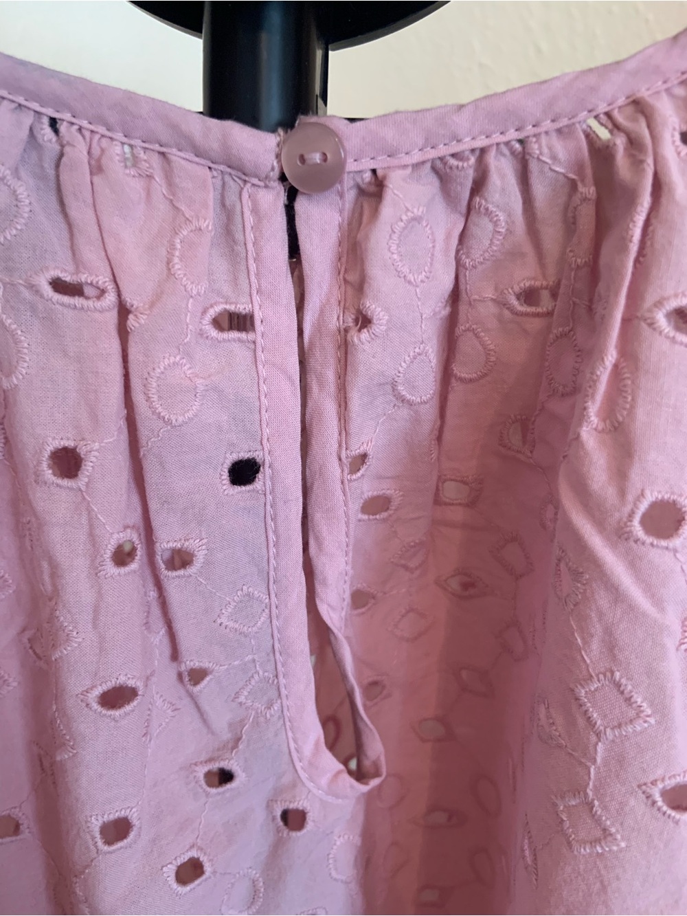 Universal Threads Women's Lavender Eyelet Puff Sleeve Top - Picture 5 of 5